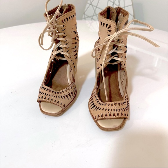 Jeffrey Campbell Laser Cut Rodillo Hi Wedge Lace Up Tan Gladiator Sandal Size 5 - Picture 3 of 11